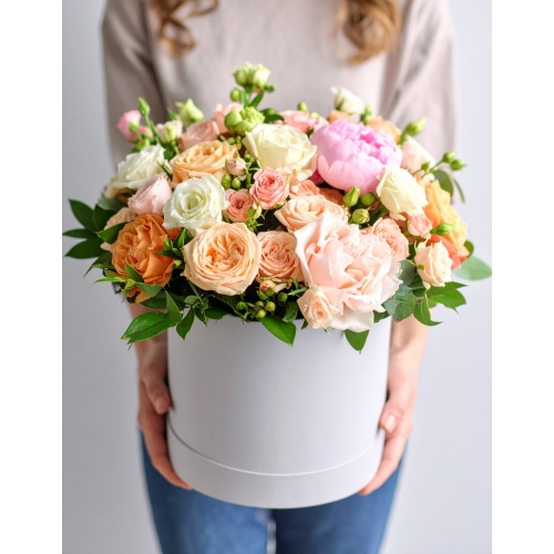 Букет роз в шляпной коробке "Грация"