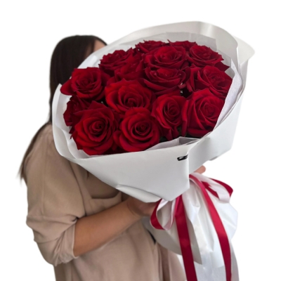 Букет 15 красных роз "Крылья любви"
