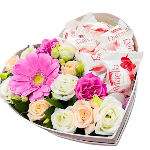 Коробка с цветами и конфетами