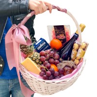 Подарочная корзина с продуктами Подарочная корзина с продуктами