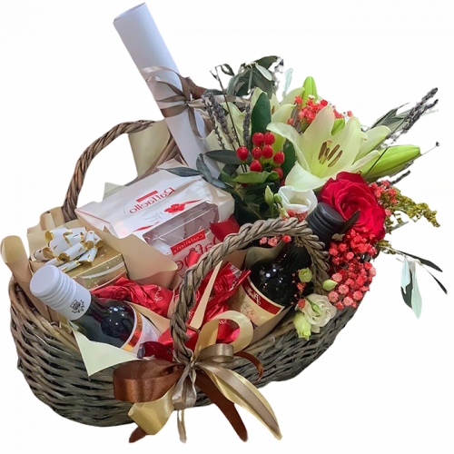 Праздничная подарочная корзина "Письмо Счастья"