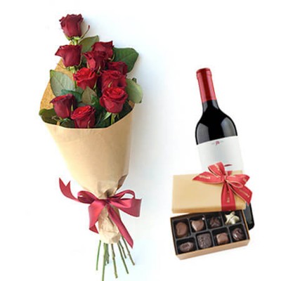 9 красных роз 60см с вином "День Влюбленных"
