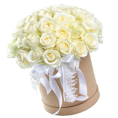 35 роз в коробке "Белоснежка"