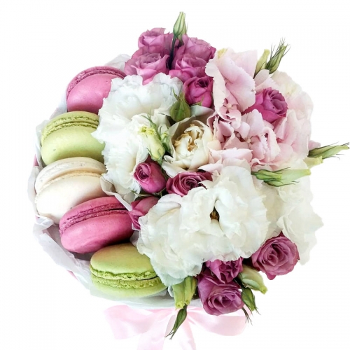 Букет в коробці з Macarons "Вітаю"