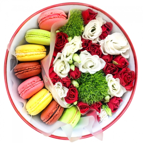 Букет в круглій коробці з Macarons "Улюбленою"